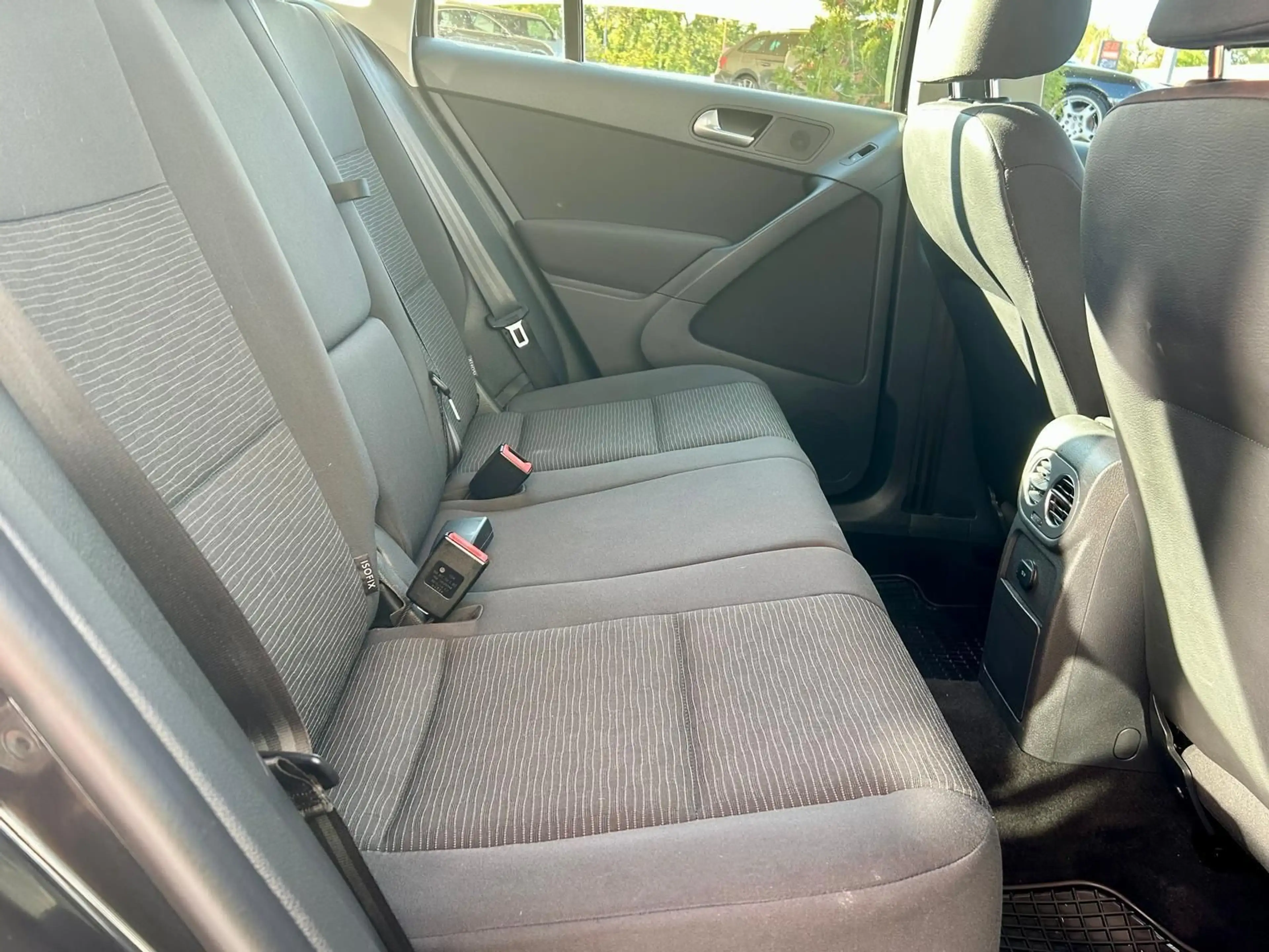 Volkswagen Tiguan 1.4 TSI Trend & Fun BMT NAVI SITZH. — photo 10
