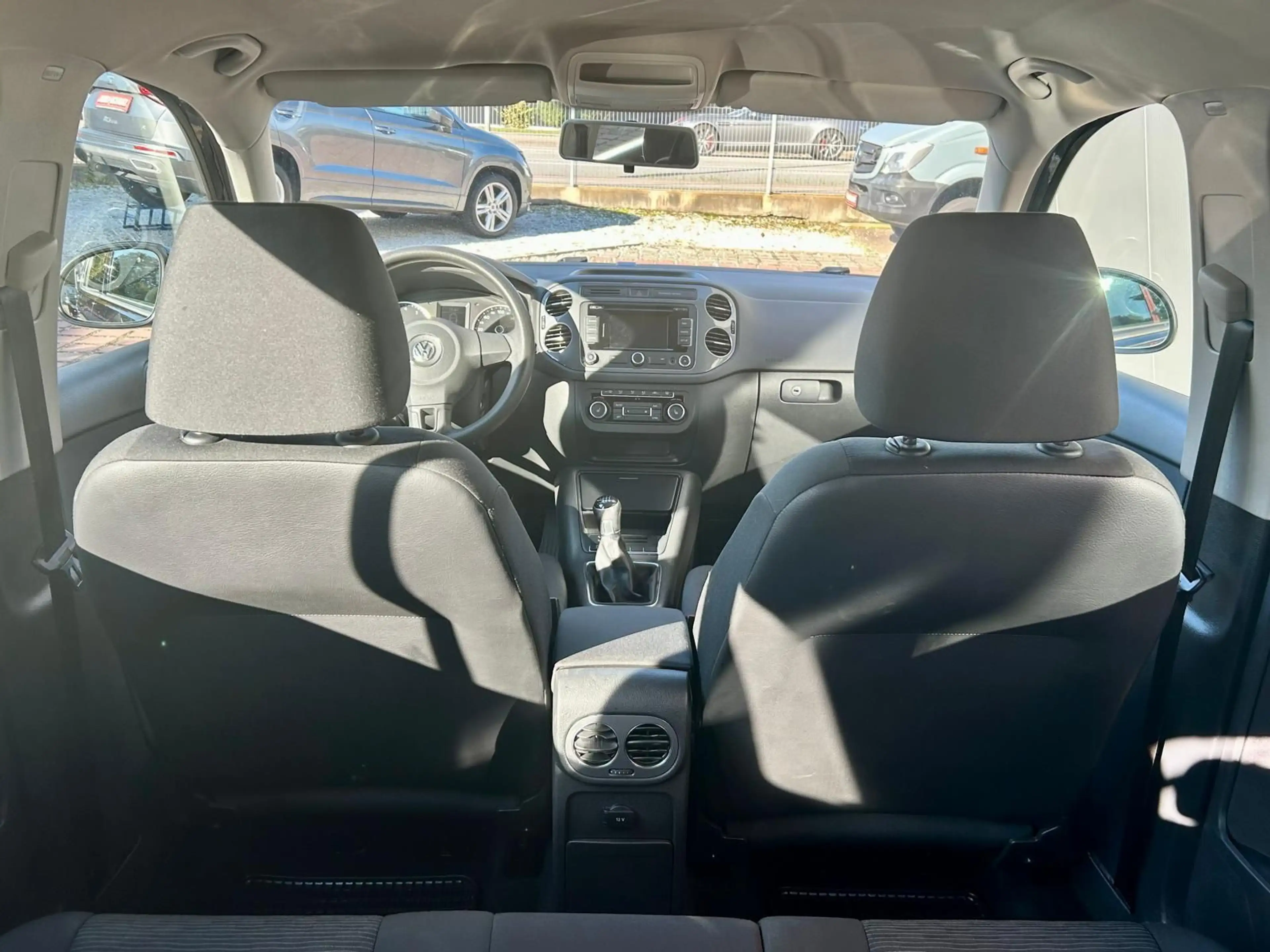 Volkswagen Tiguan 1.4 TSI Trend & Fun BMT NAVI SITZH. — photo 9