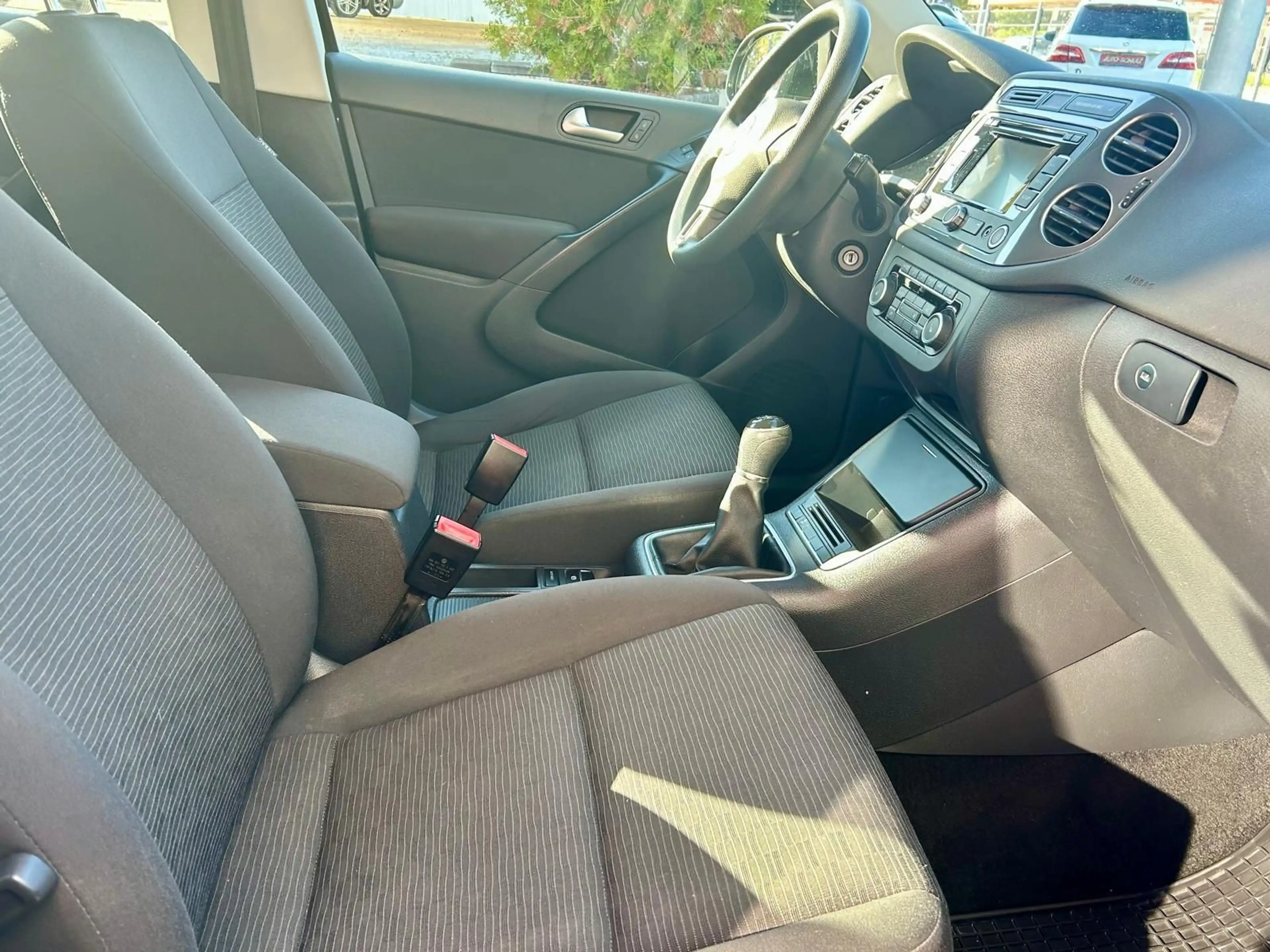 Volkswagen Tiguan 1.4 TSI Trend & Fun BMT NAVI SITZH. — photo 11
