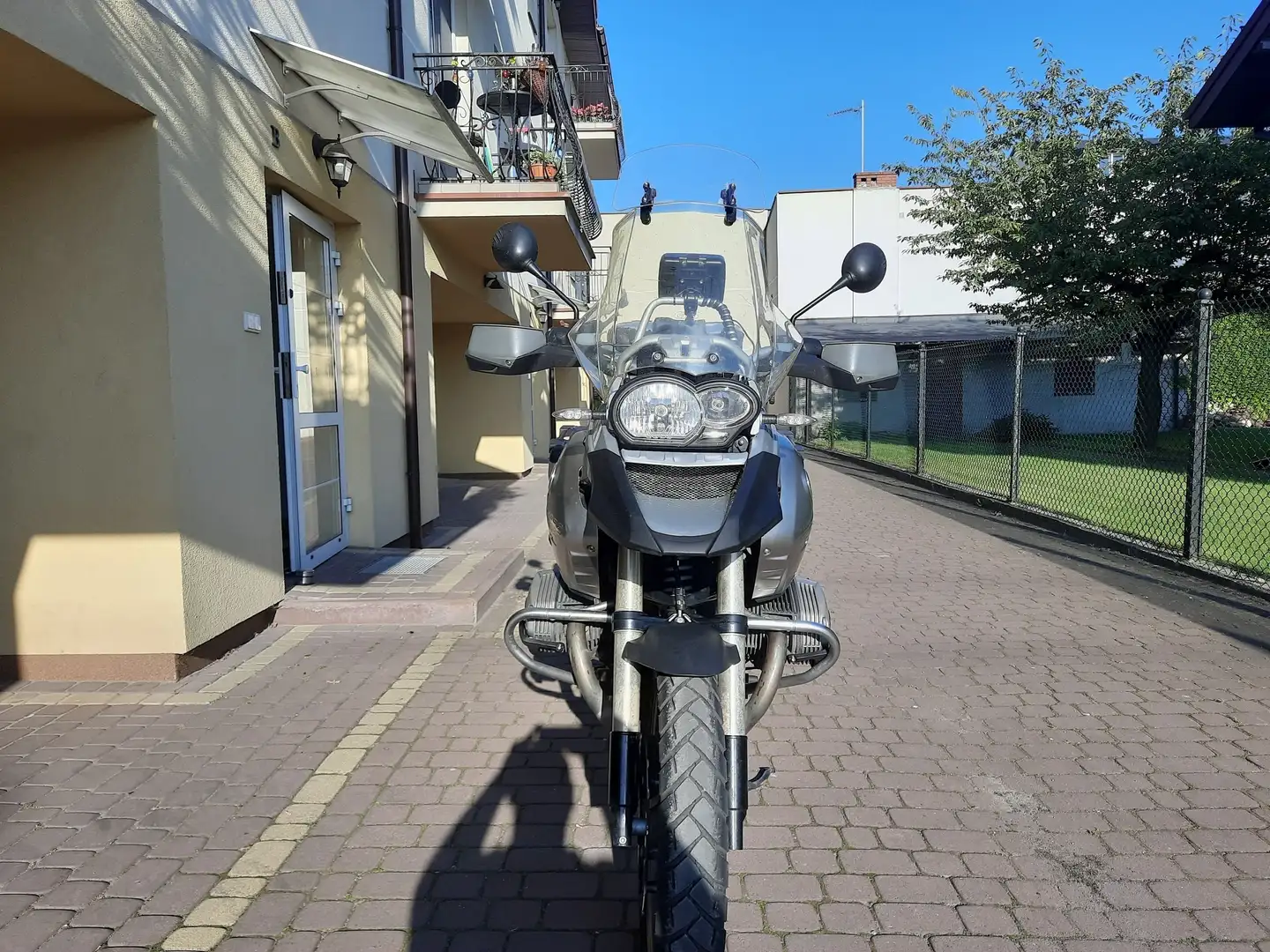 BMW R 1200 GS ESA, ABS/ASC, AKRAPOVICH Argent - 1