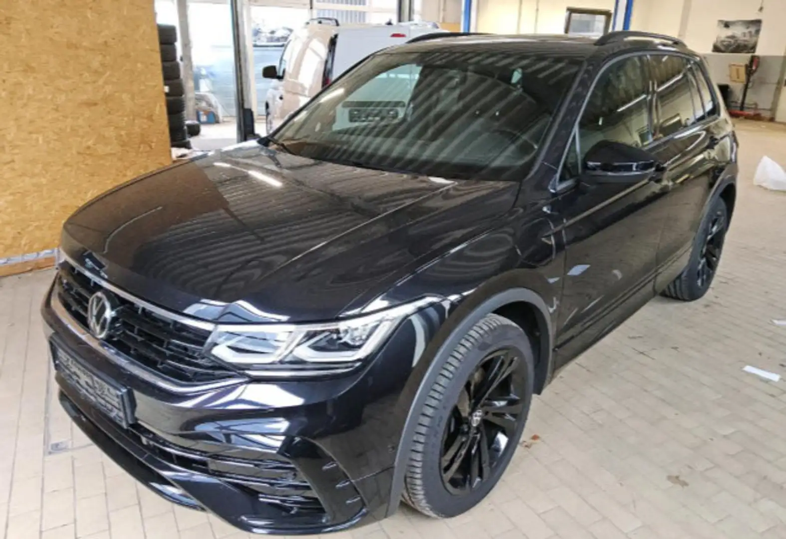 Volkswagen Tiguan 1.4 eHybrid R-LINE BLACK STYLE IQ PANO AH Schwarz - 2