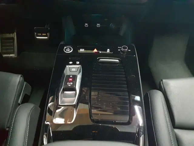 Audi Q6 E-Tron view 10