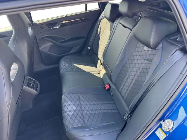 Volkswagen Passat view 10