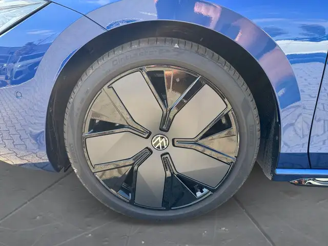 Volkswagen Passat view 15