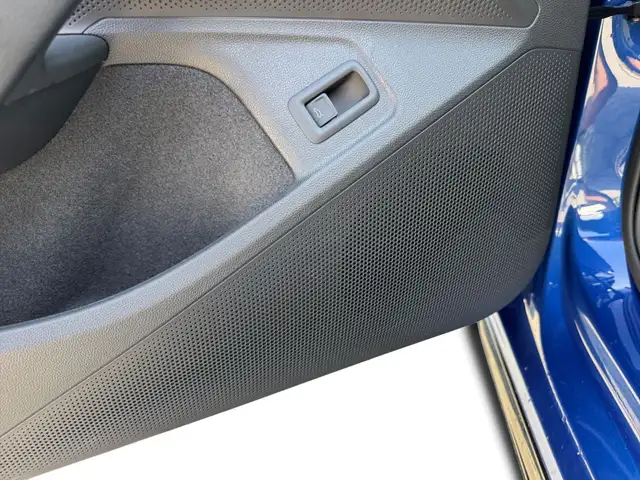 Volkswagen Passat view 11