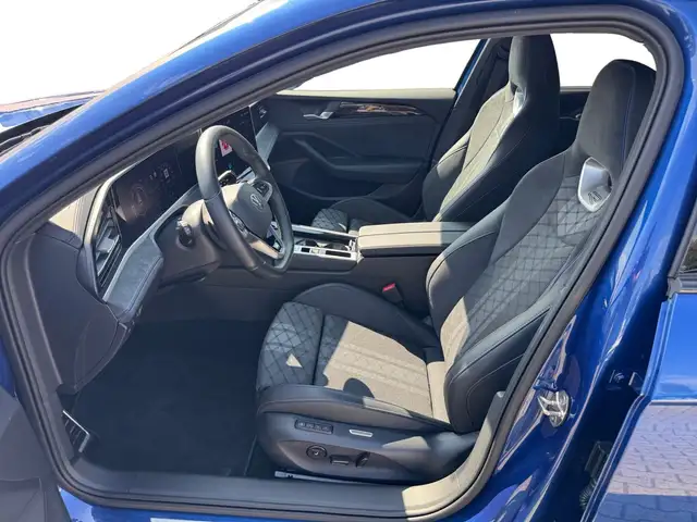 Volkswagen Passat view 4
