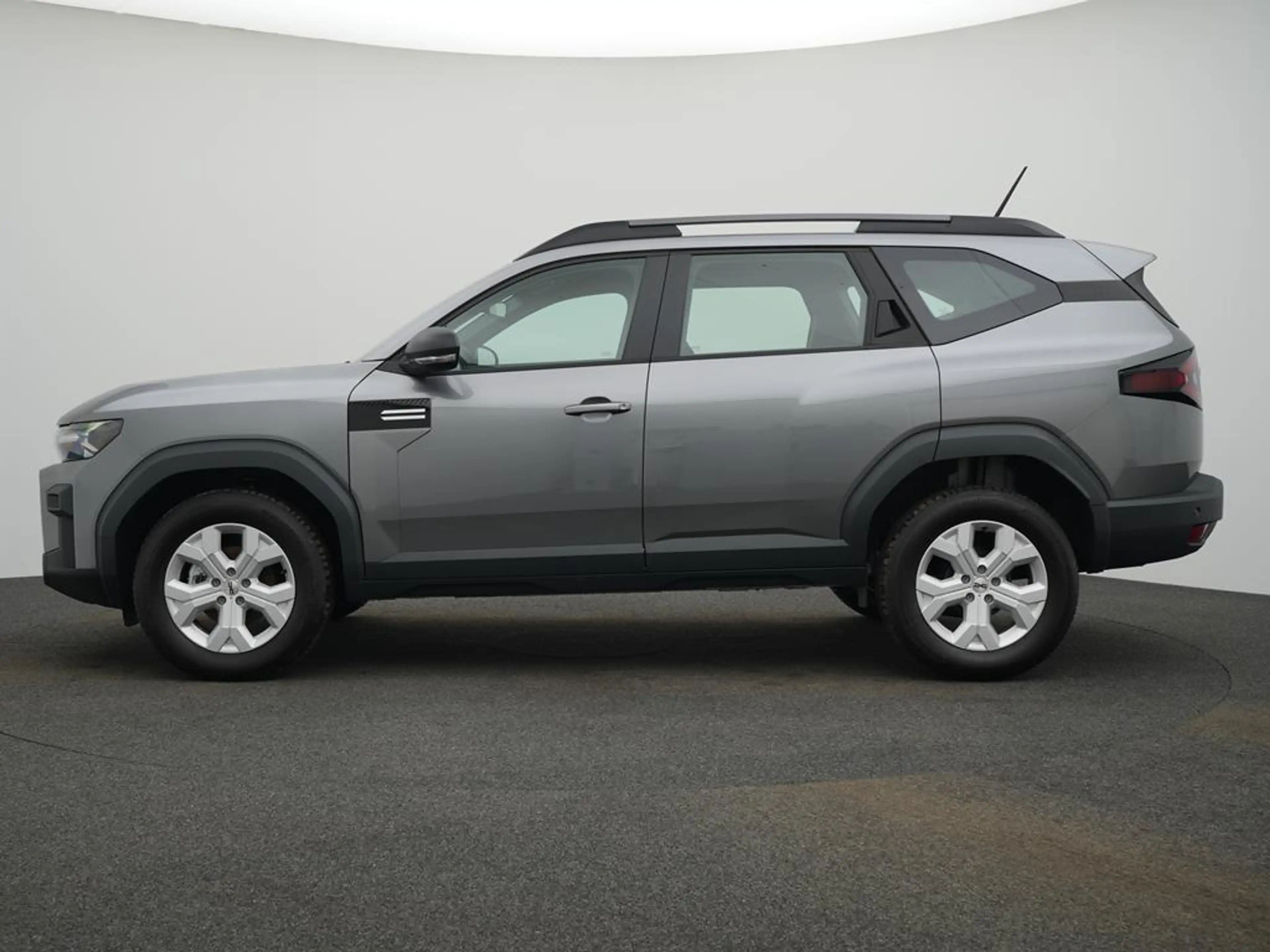 Dacia Bigster Essential mild hybrid 140 — photo 5