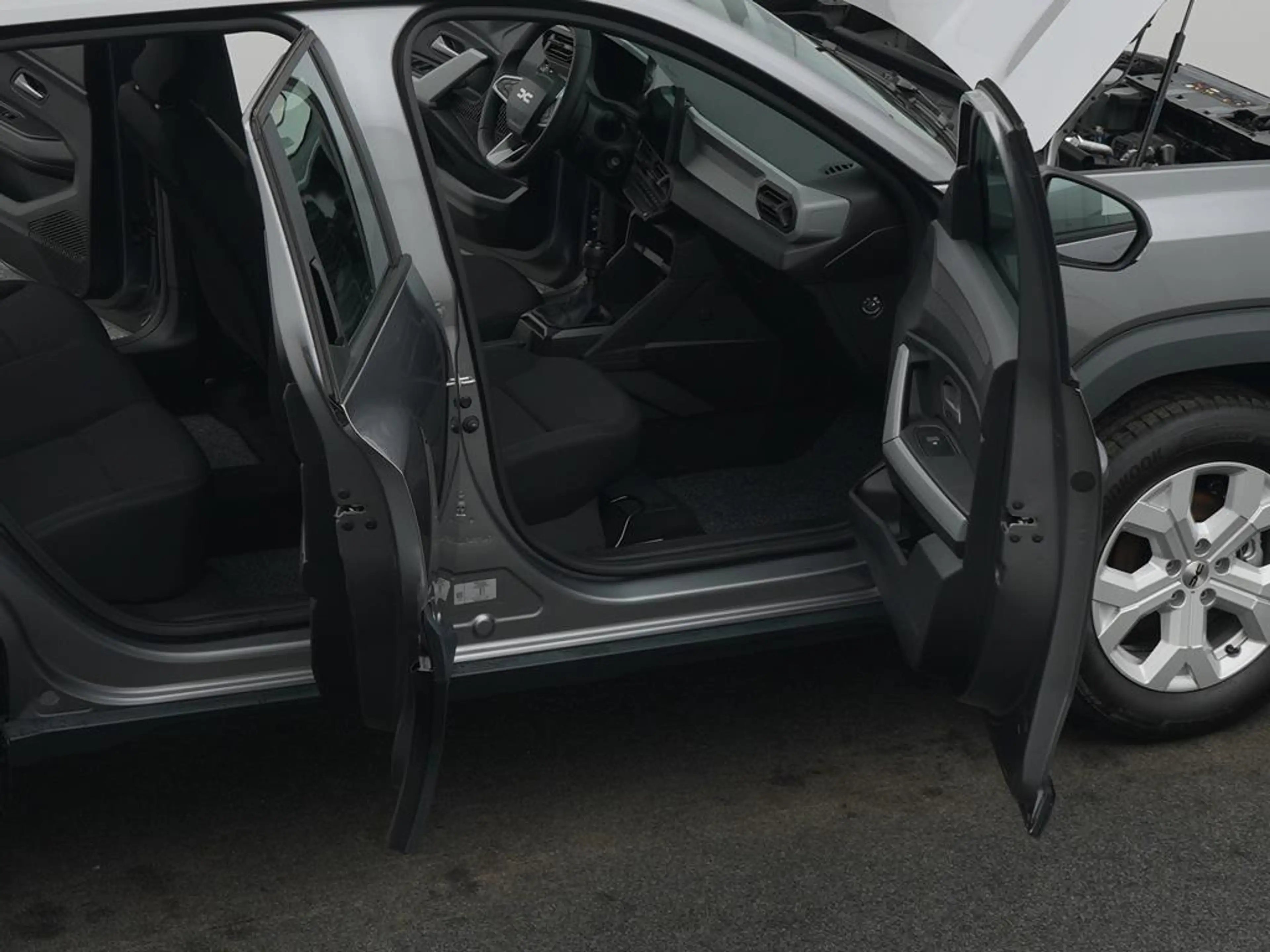 Dacia Bigster Essential mild hybrid 140 — photo 11