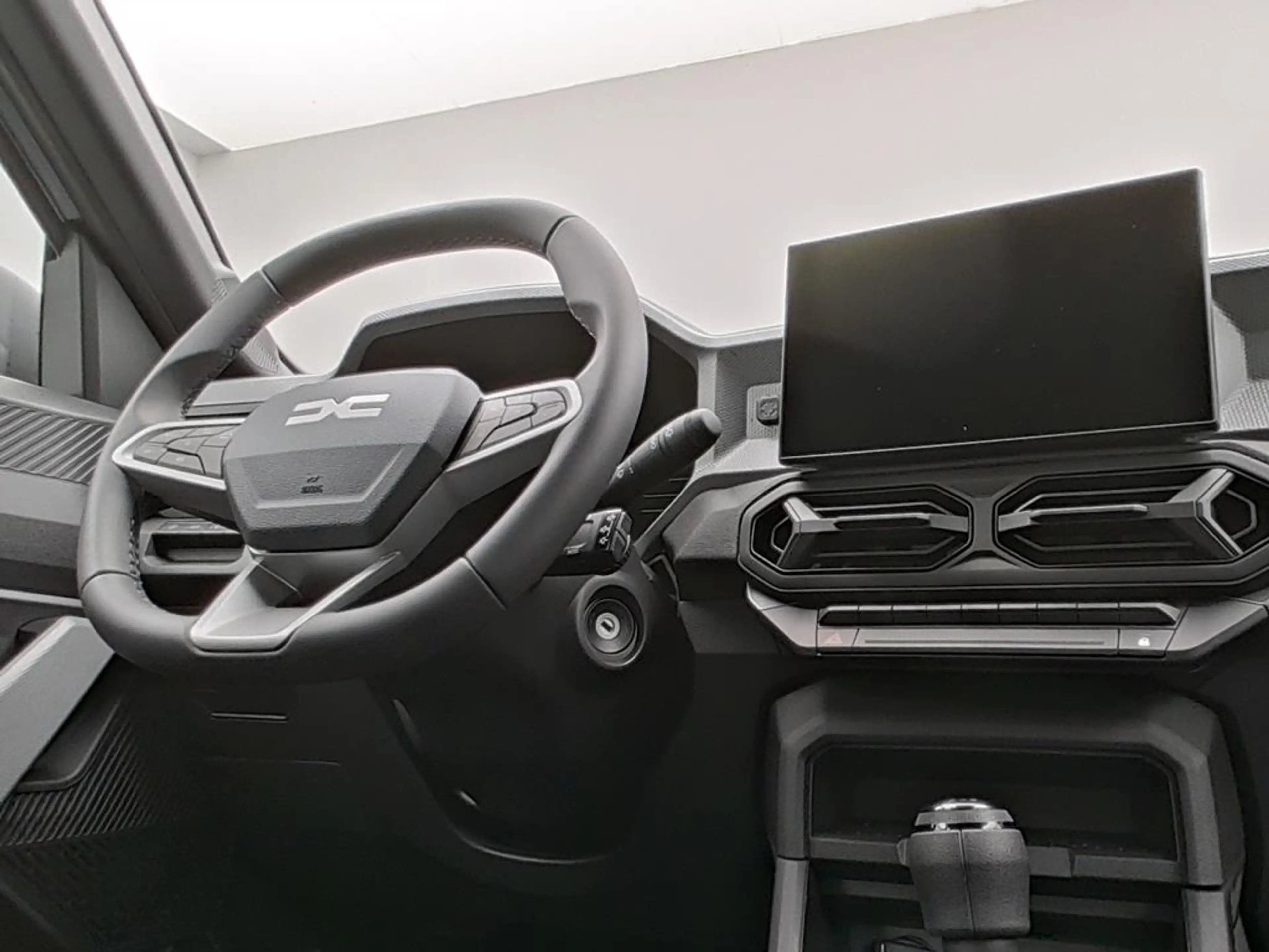Dacia Bigster Essential mild hybrid 140 — photo 12