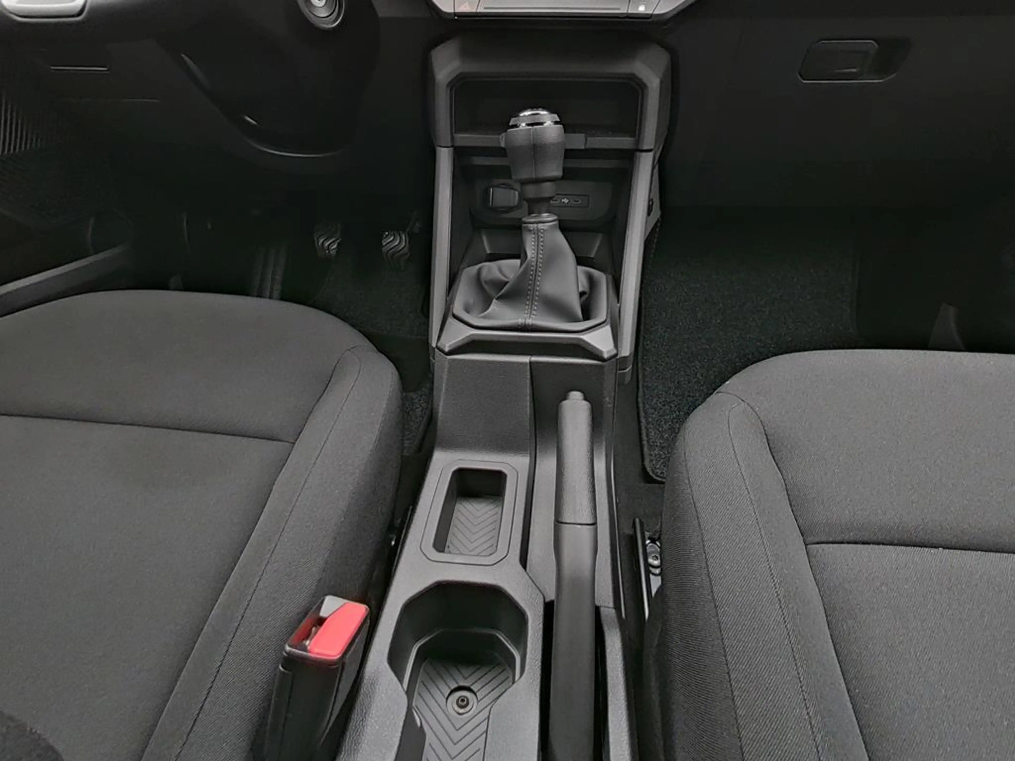 Dacia Bigster Essential mild hybrid 140 — photo 13