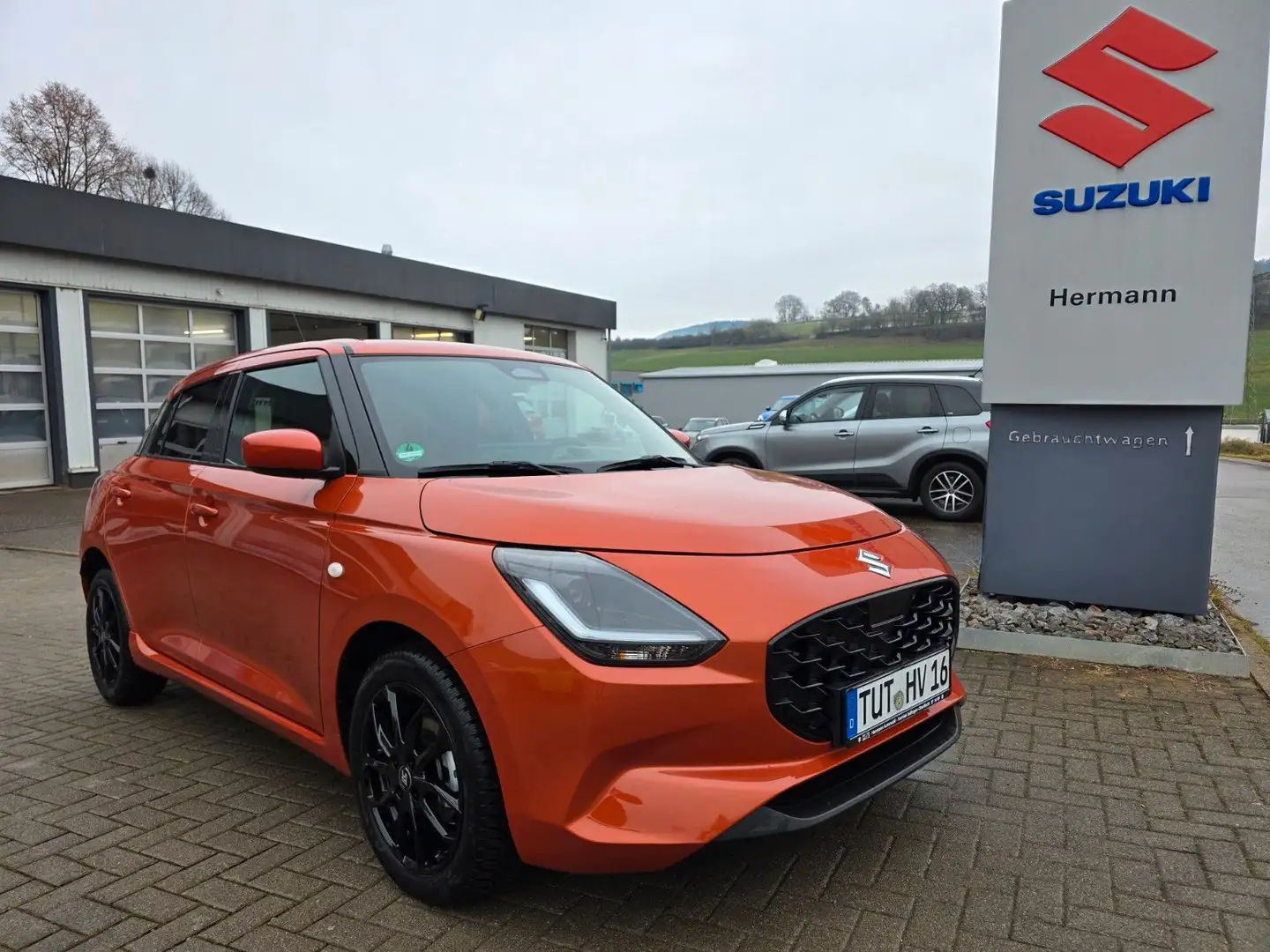 Suzuki Swift 1.2 Hybrid Comfort Automatik Orange - 1
