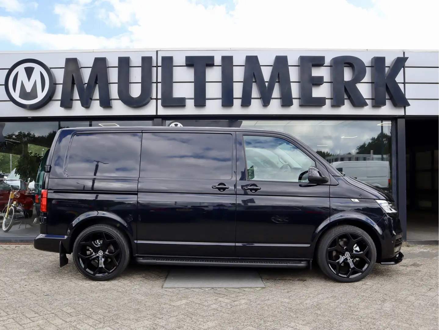 Volkswagen T6.1 Transporter 2.0 TDI 150PK DSG BULLI ENKELE CABINE Zwart - 2