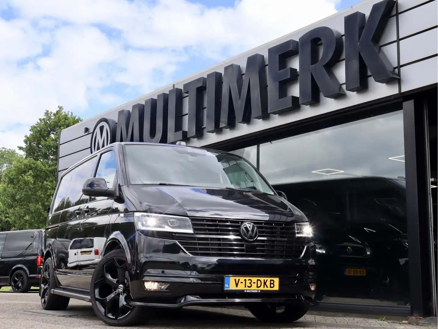 Volkswagen T6.1 Transporter 2.0 TDI 150PK DSG BULLI ENKELE CABINE Zwart - 1