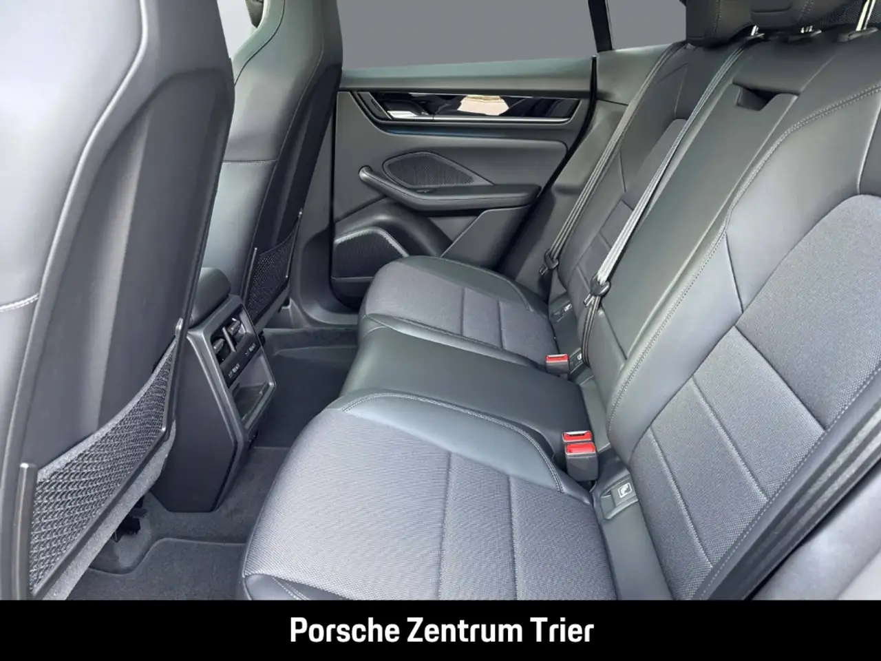 Porsche Macan Surround-View 21-Zoll Abstandstempomat LED 16
