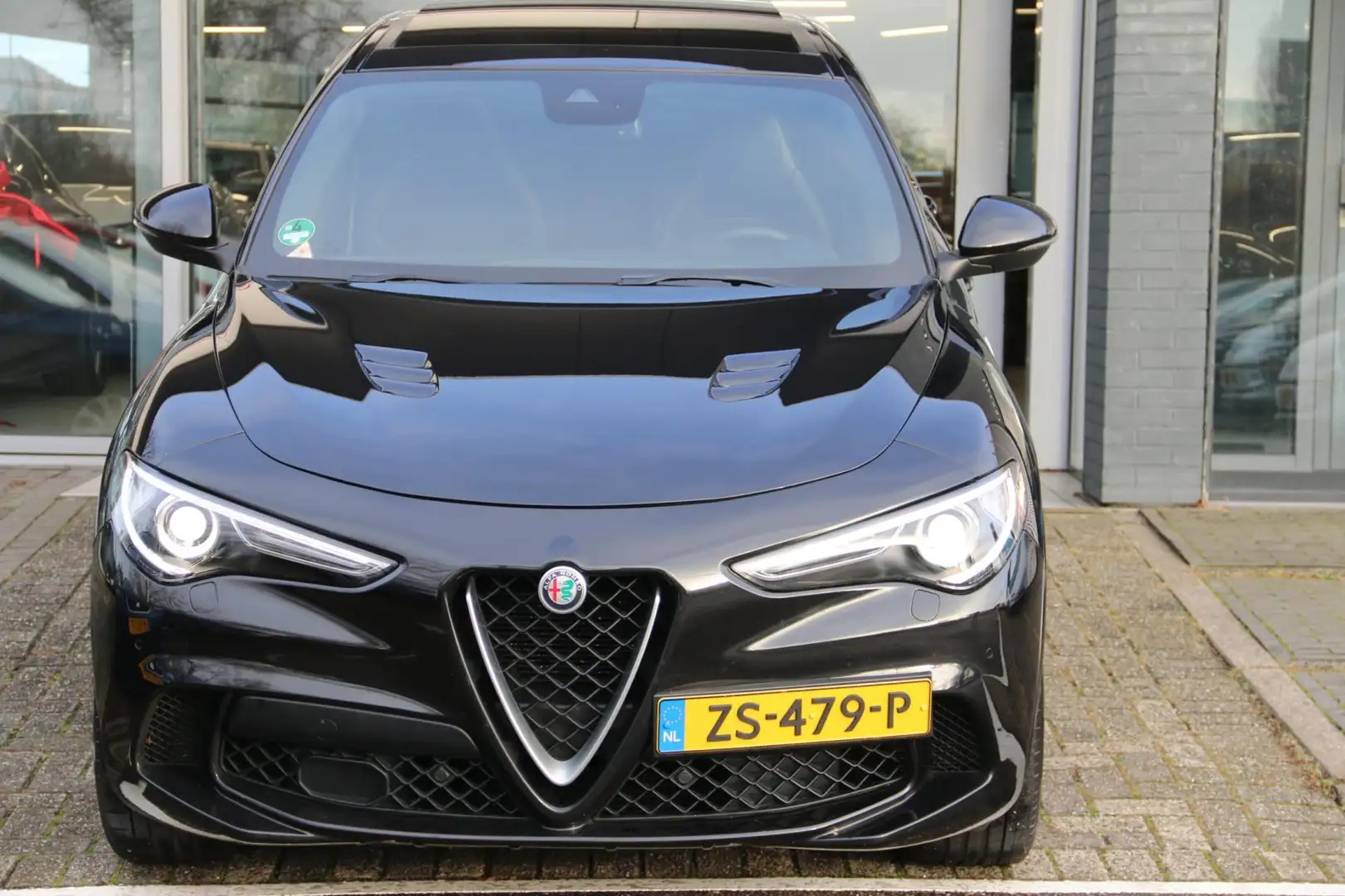 Alfa Romeo Stelvio 2.9 V6 AWD Quadrifoglio NL-AUTO DEALER OND NAP! Zwart - 2