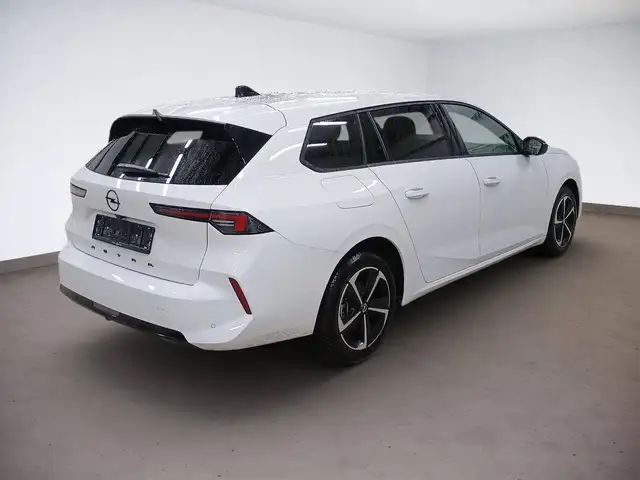 Opel Astra view 5
