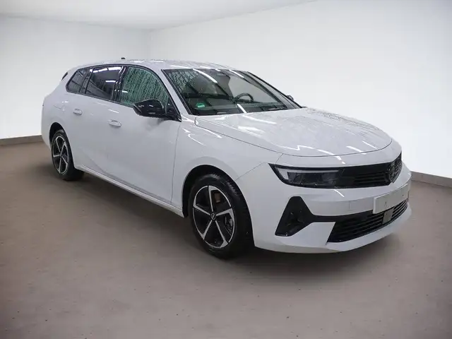 Opel Astra view 2