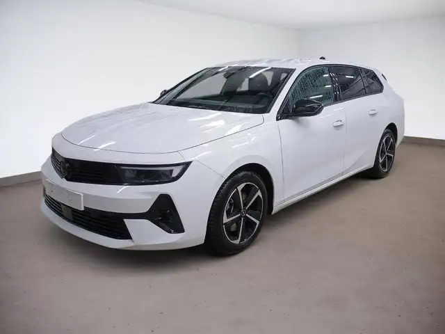 Opel Astra view 3