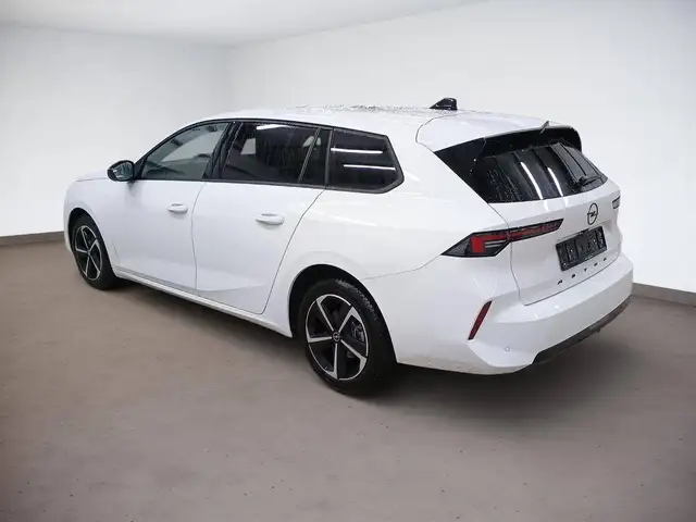 Opel Astra view 4