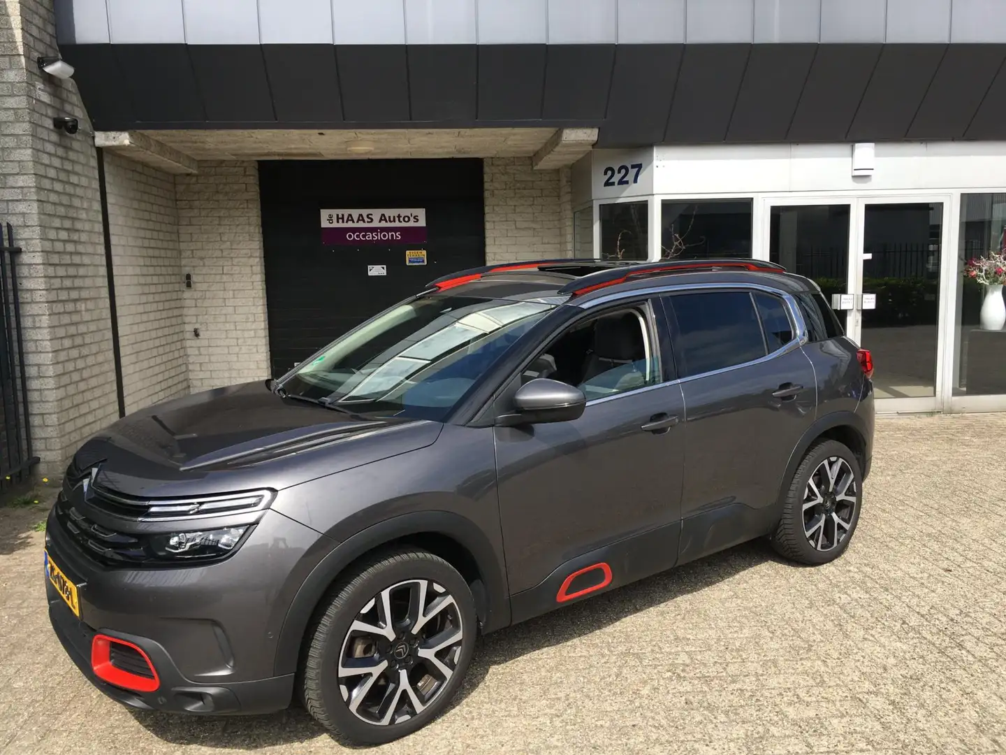 Citroen C5 Aircross 1.5 BlueHDI Business Plus / PANO DAK / AUTOMAAT / Grijs - 1