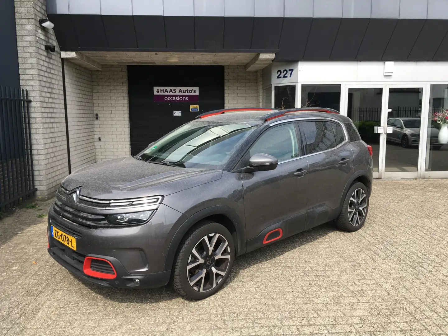 Citroen C5 Aircross 1.5 BlueHDI Business Plus / PANO DAK / AUTOMAAT / Gris - 1
