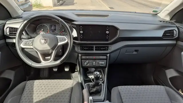 Volkswagen T-Cross view 11