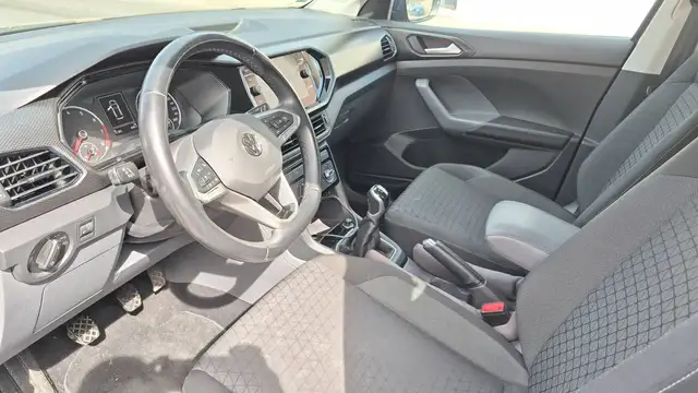 Volkswagen T-Cross view 8