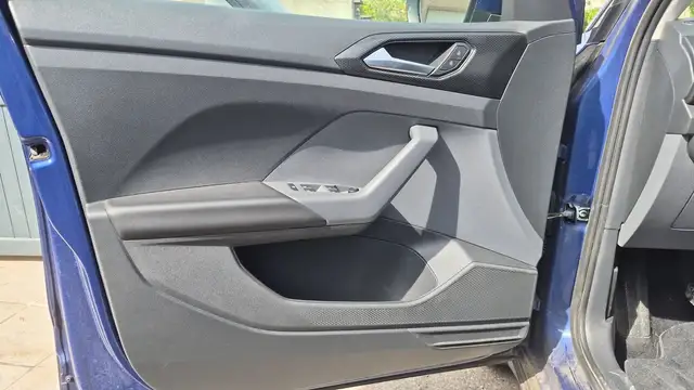 Volkswagen T-Cross view 7