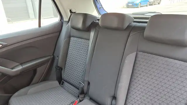 Volkswagen T-Cross view 9