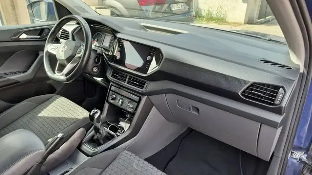 Volkswagen T-Cross view 10