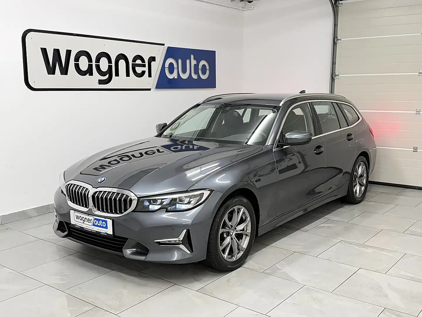 BMW 320 d xDrive Touring 48 V Mild-Hybrid-Technologie L... Grau - 2