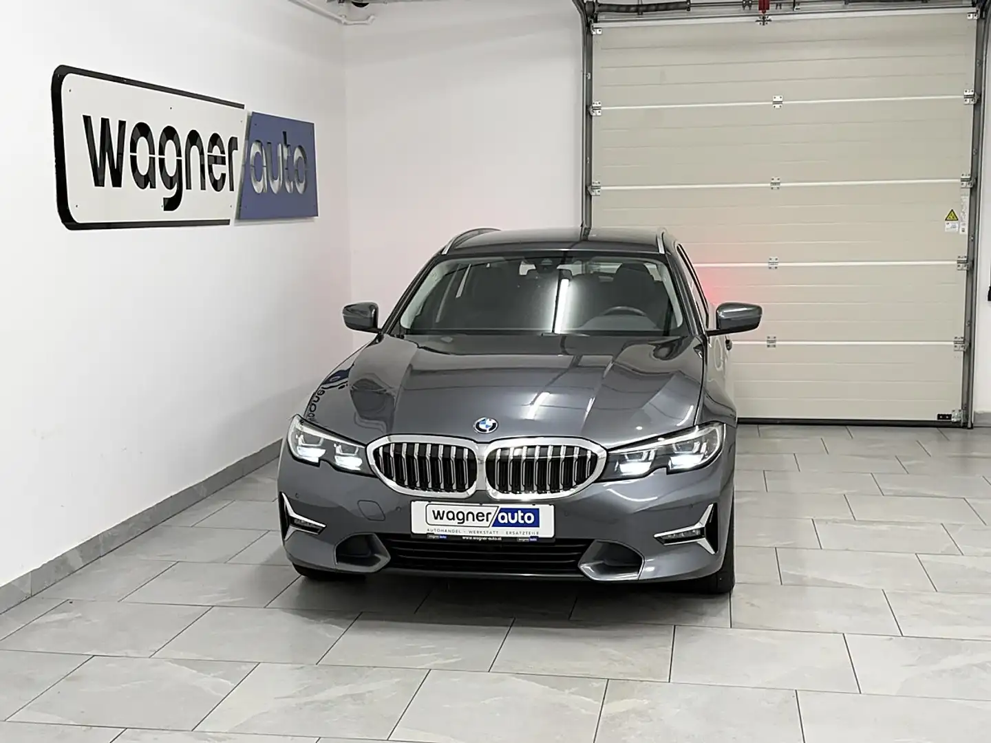 BMW 320 d xDrive Touring 48 V Mild-Hybrid-Technologie L... Grau - 1