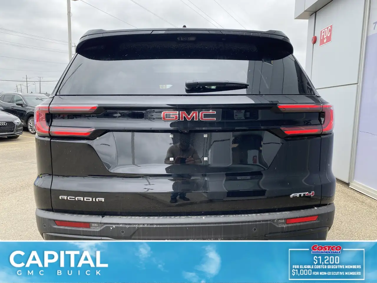 GMC Acadia снимка GMC Acadia