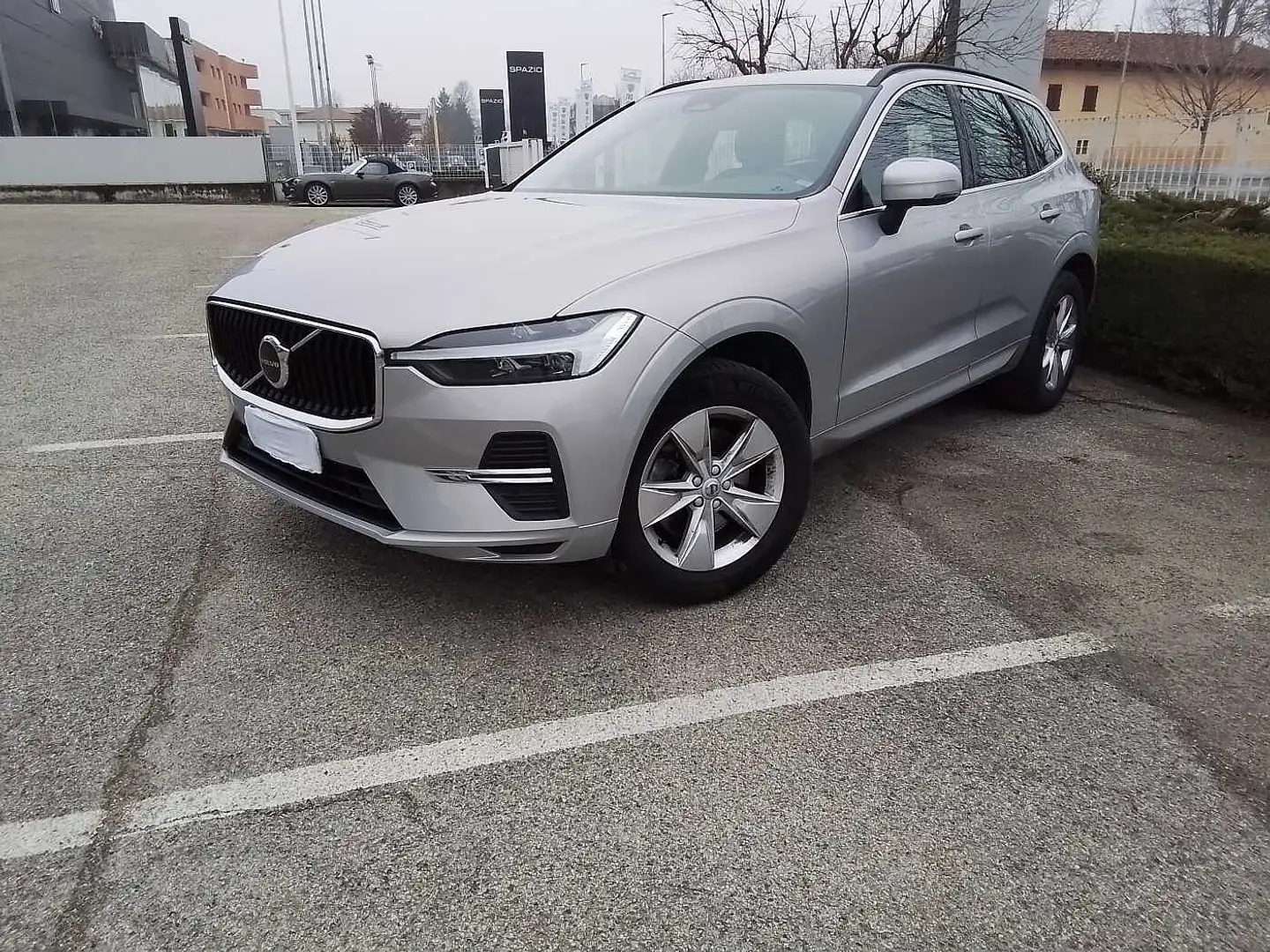 Volvo XC60 Core, B4 AWD mild hybrid, Diesel Silber - 1