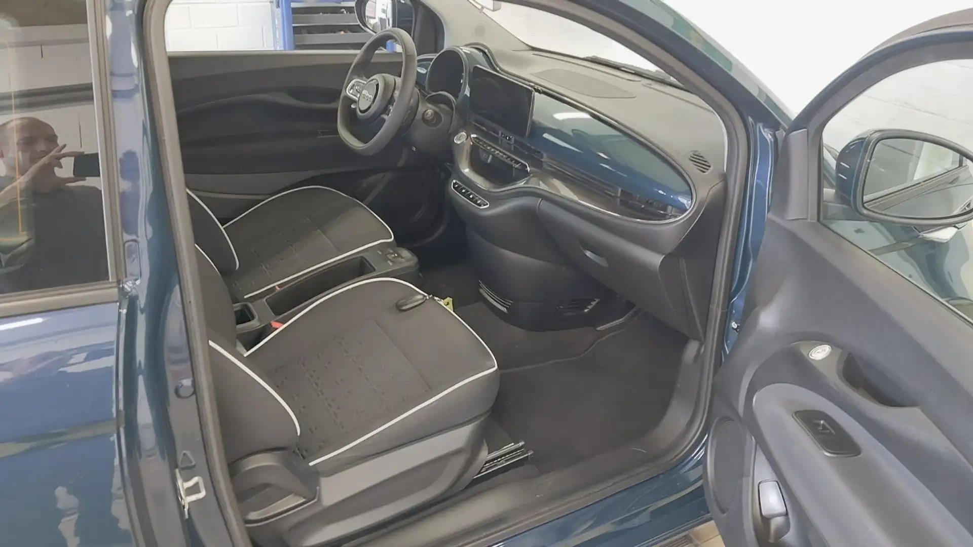 Fiat 500e Cabrio 118PS 42kWh Navi - Klimaautomatik Grün - 2