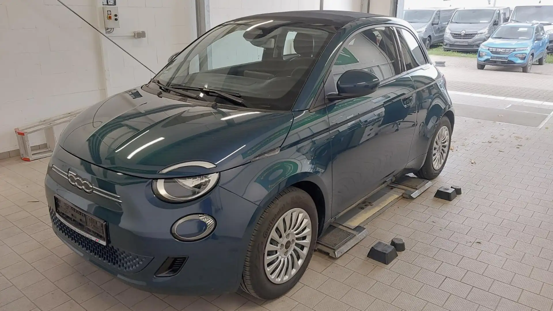 Fiat 500e Cabrio 118PS 42kWh Navi - Klimaautomatik Grün - 1