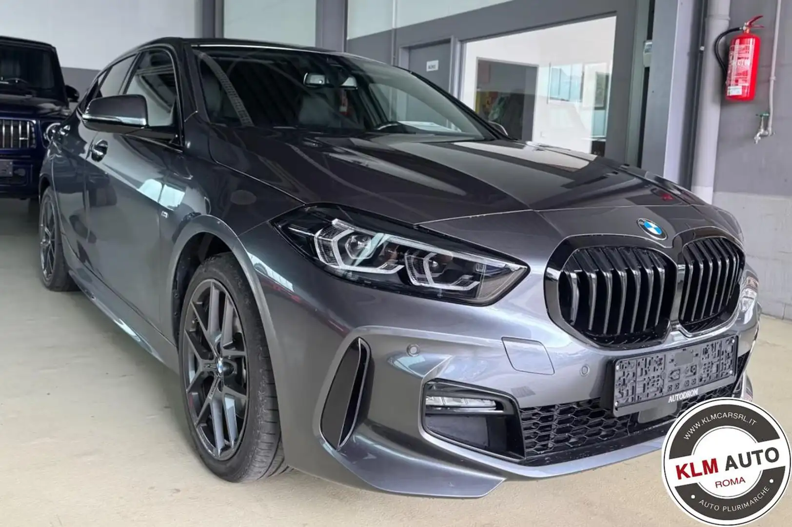 BMW 118 i 5p. M SPORT TETTO/PANO/SPOILER/BMW Gris - 1