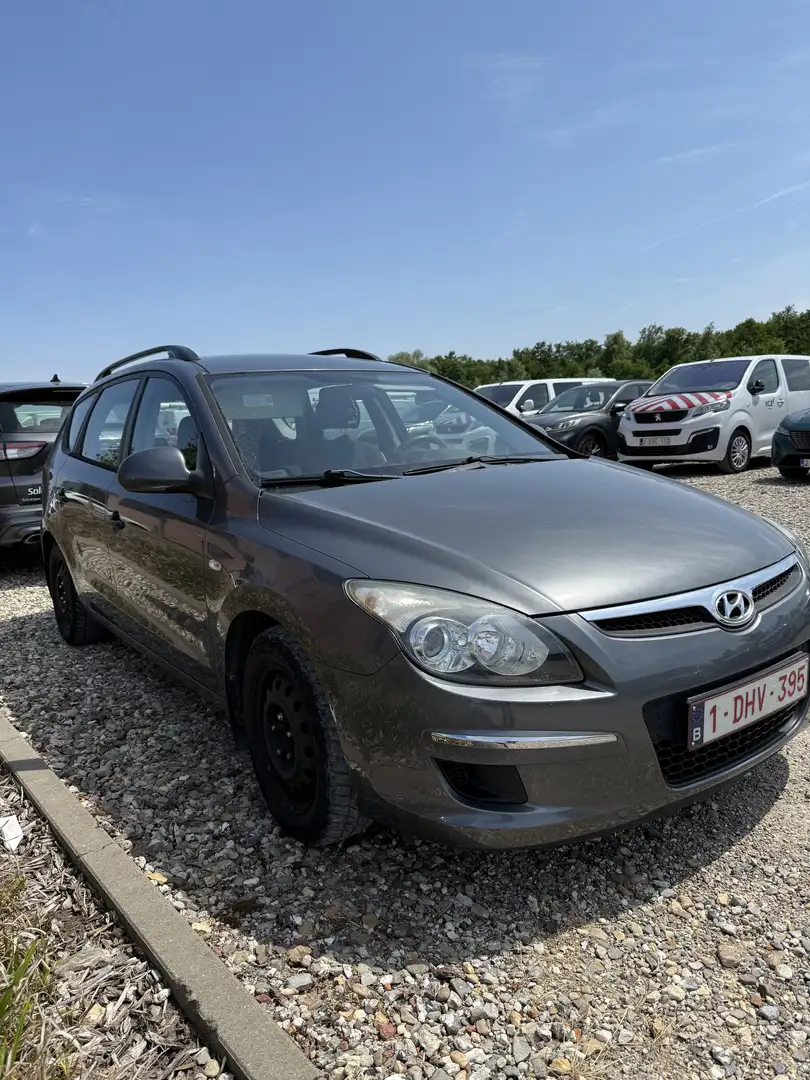 Hyundai i30 i30cw 1.4 Classic Grijs - 2