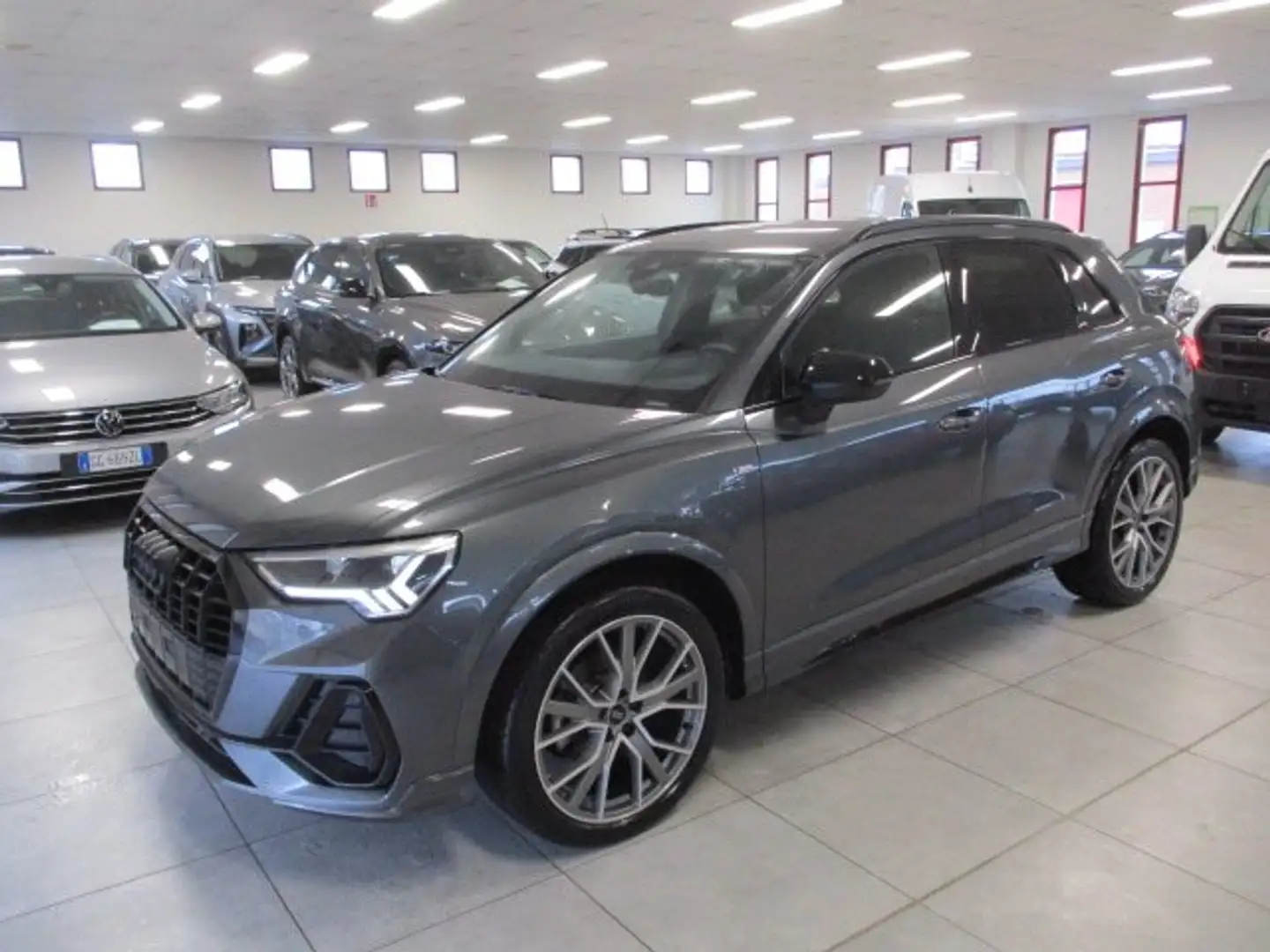 Audi Q3 Q3 35 2.0 tdi Identity Black s-tronic Grigio - 1