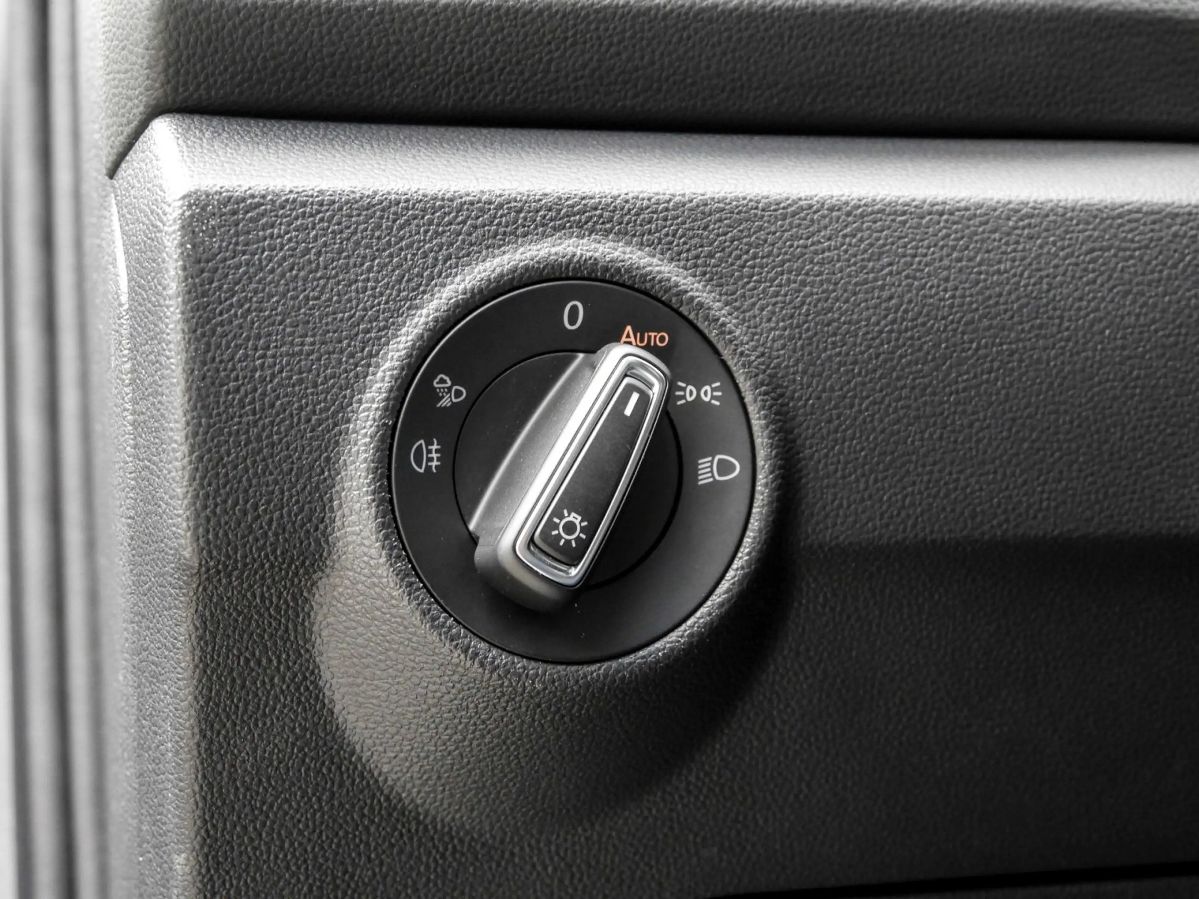 Volkswagen T-Roc R IQ.Light Navi AHK TravelAss. Pano beats Keyless — photo 14