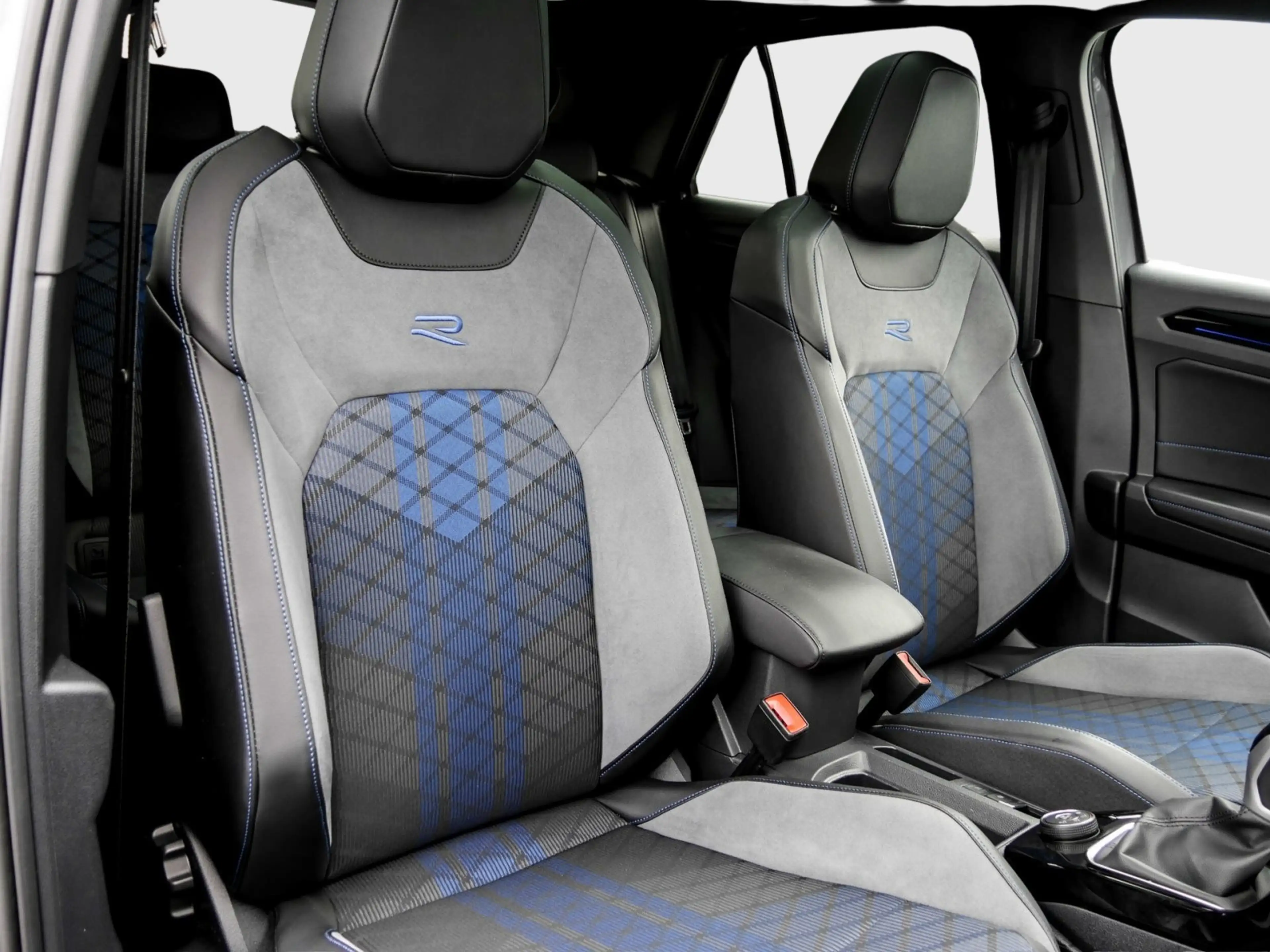 Volkswagen T-Roc R IQ.Light Navi AHK TravelAss. Pano beats Keyless — photo 6