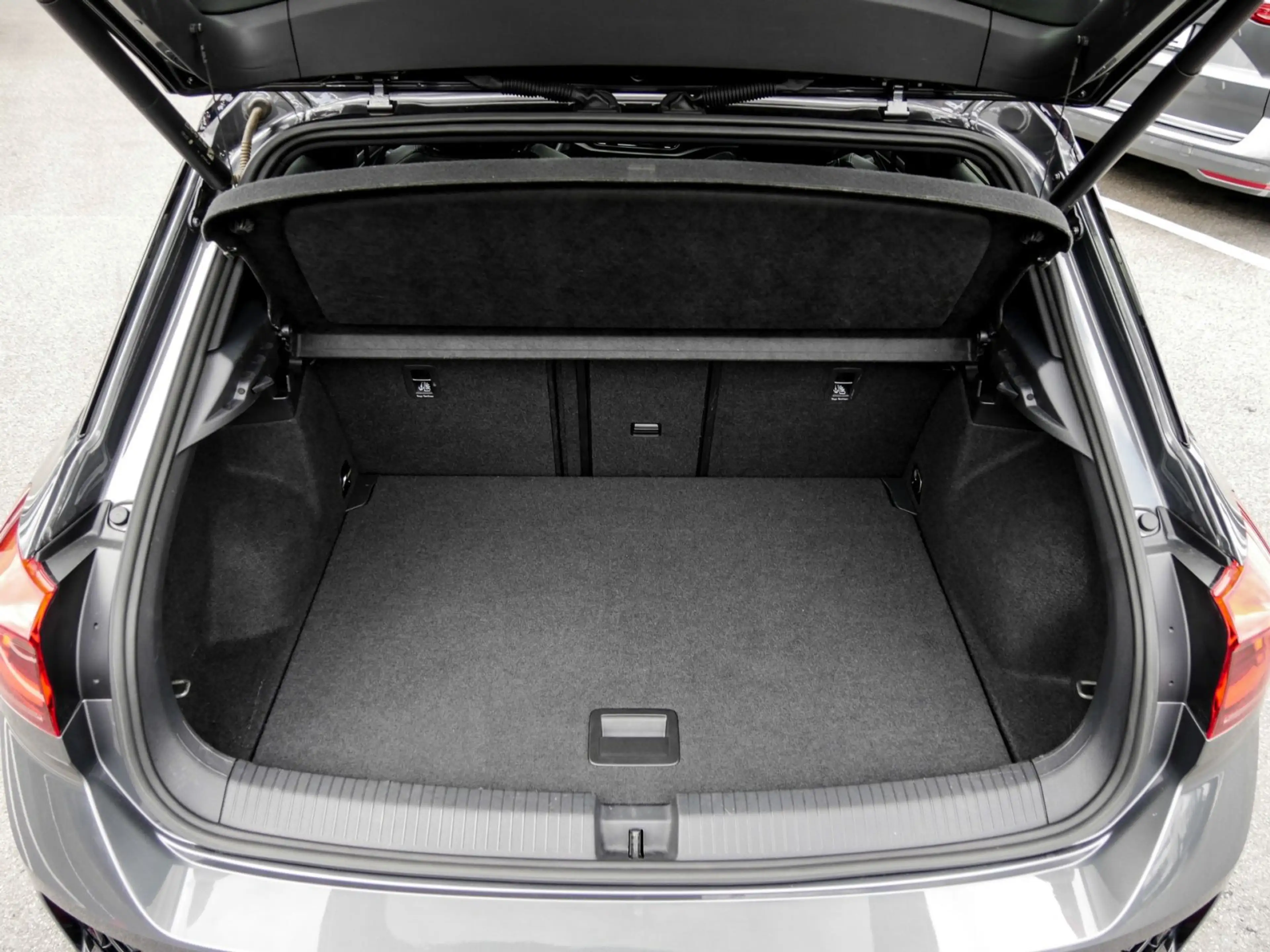 Volkswagen T-Roc R IQ.Light Navi AHK TravelAss. Pano beats Keyless — photo 15