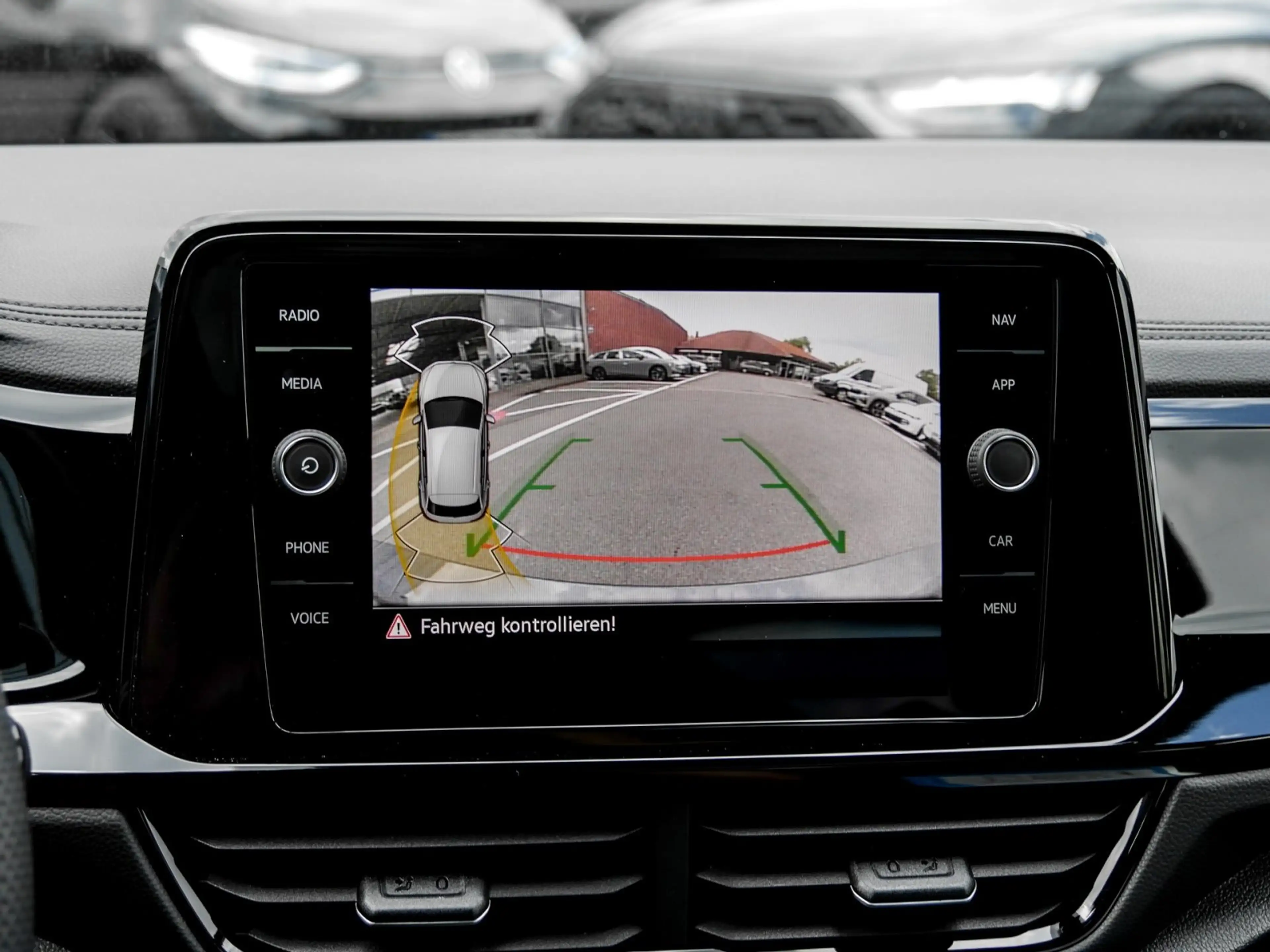 Volkswagen T-Roc R IQ.Light Navi AHK TravelAss. Pano beats Keyless — photo 13