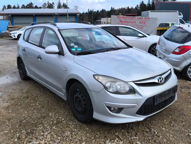 Hyundai i30 LPG 8x Bereift Export /Händler im Auftrag