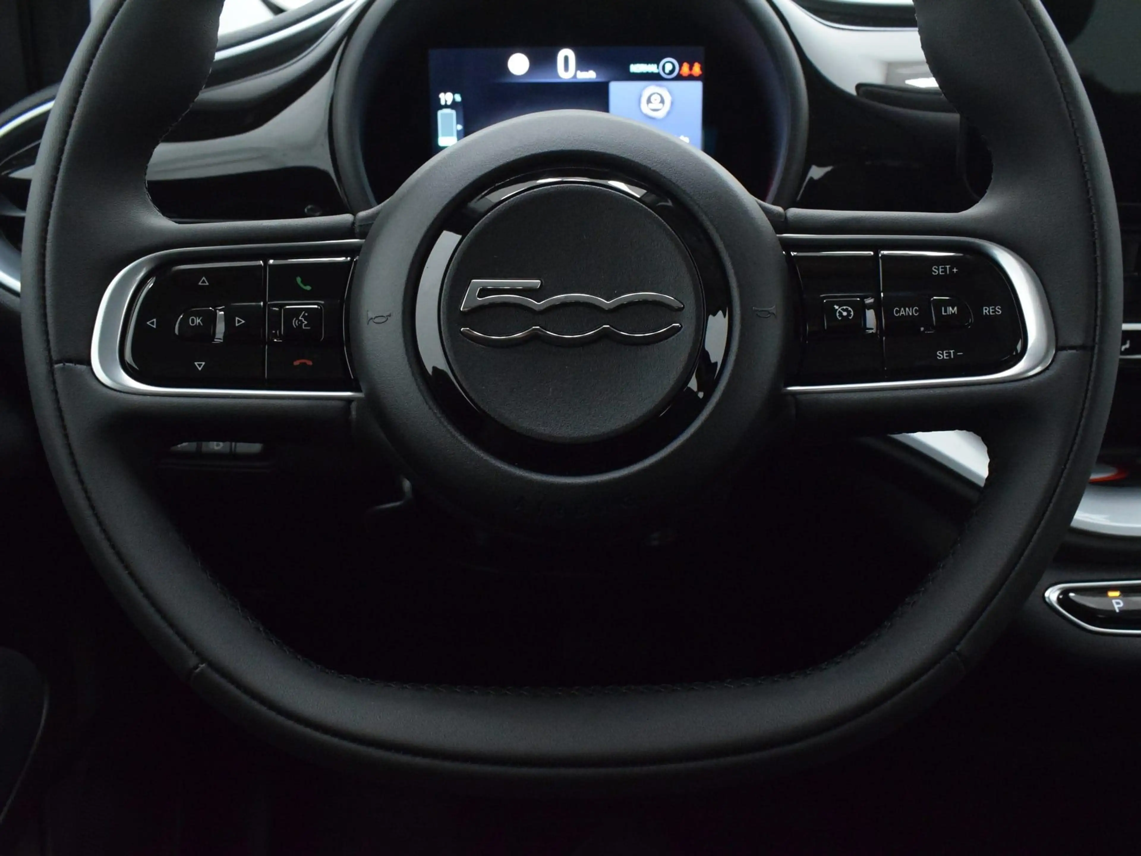 Fiat 500e Business Launch Edition | Climate Control | Apple — photo 15