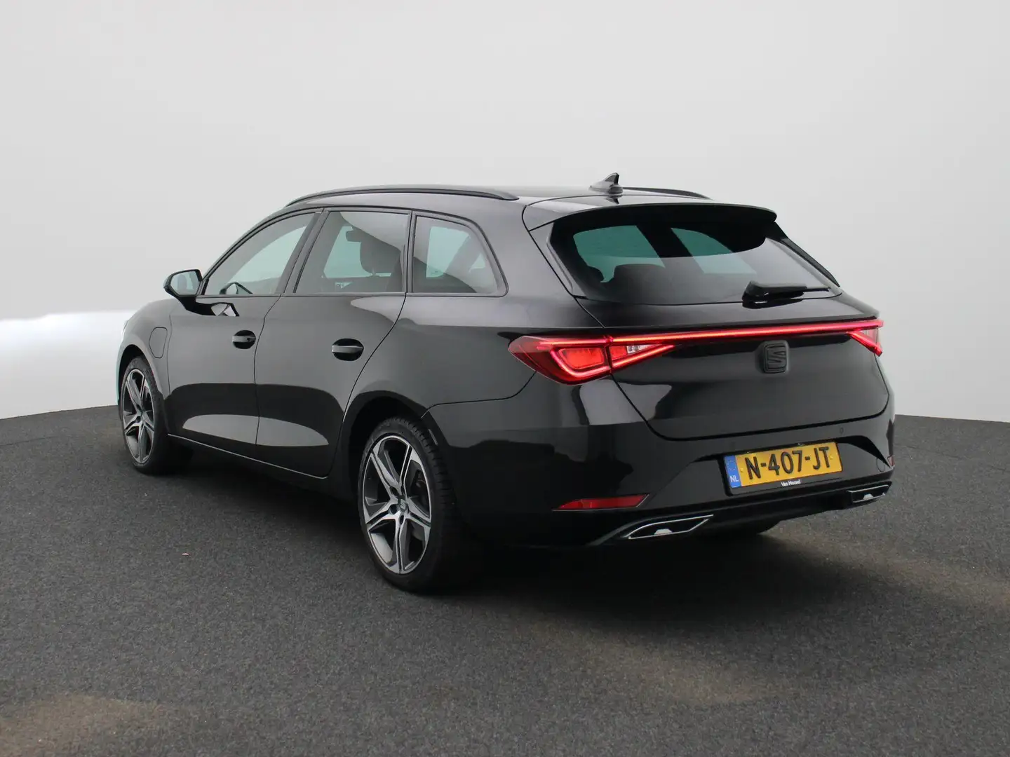 SEAT Leon e-Hybrid Sportstourer 1.4 TSI eHybrid PHEV FR | PARKEERSENS Zwart - 2