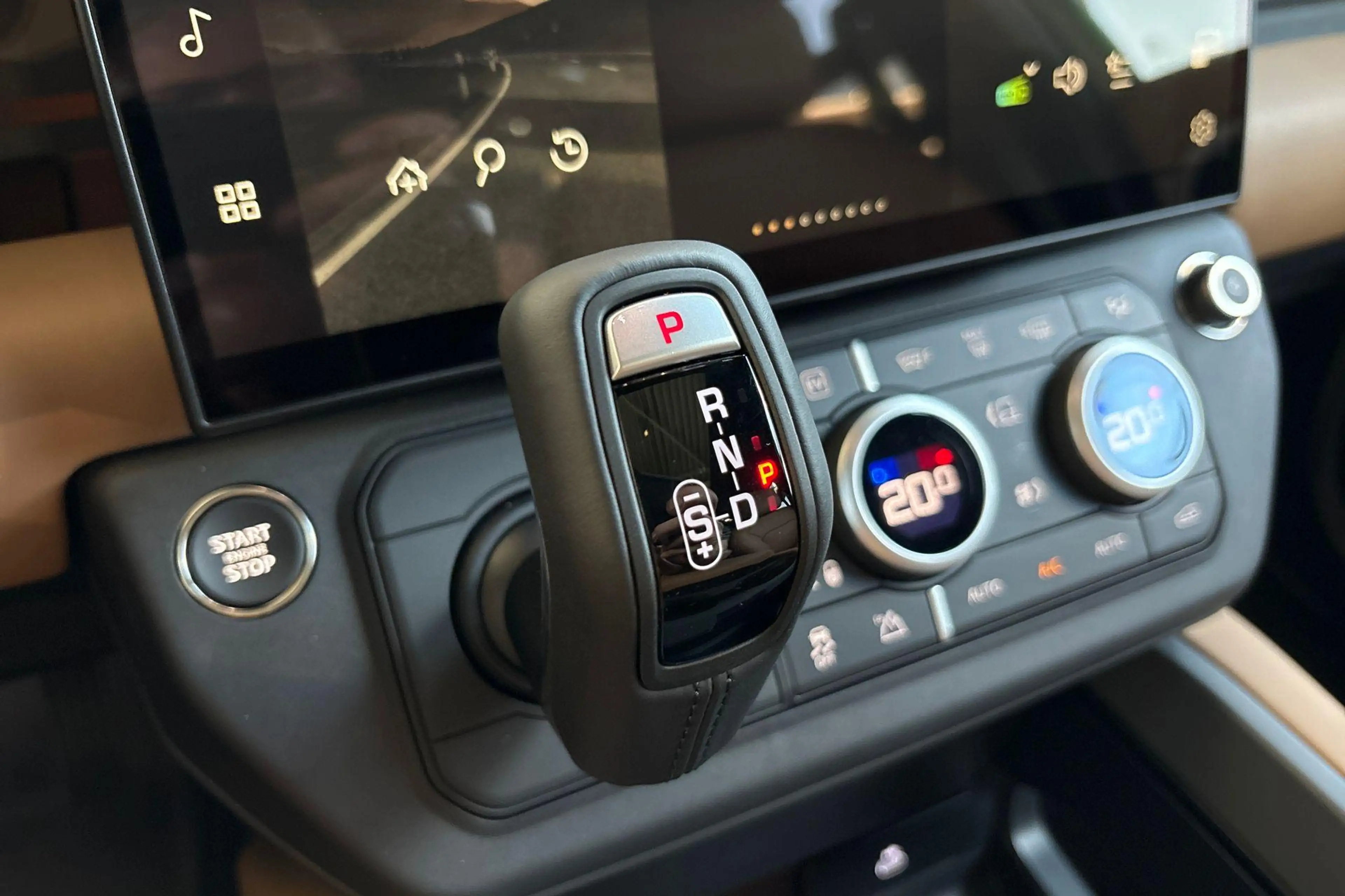 Land Rover Defender 110 P300e X-Dynamic HSE | TOW PACK | CLIMATE PACK — photo 16