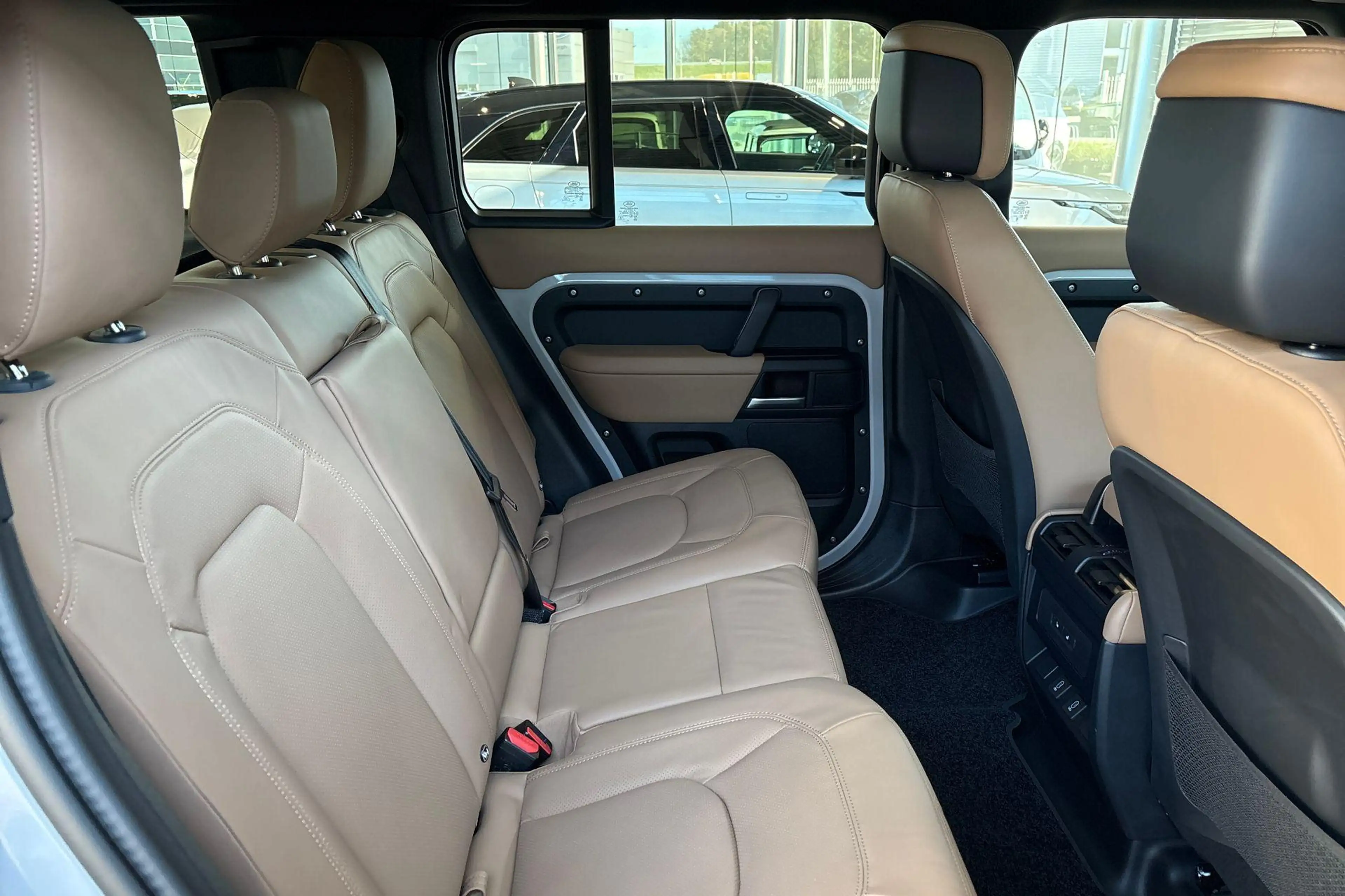 Land Rover Defender 110 P300e X-Dynamic HSE | TOW PACK | CLIMATE PACK — photo 5