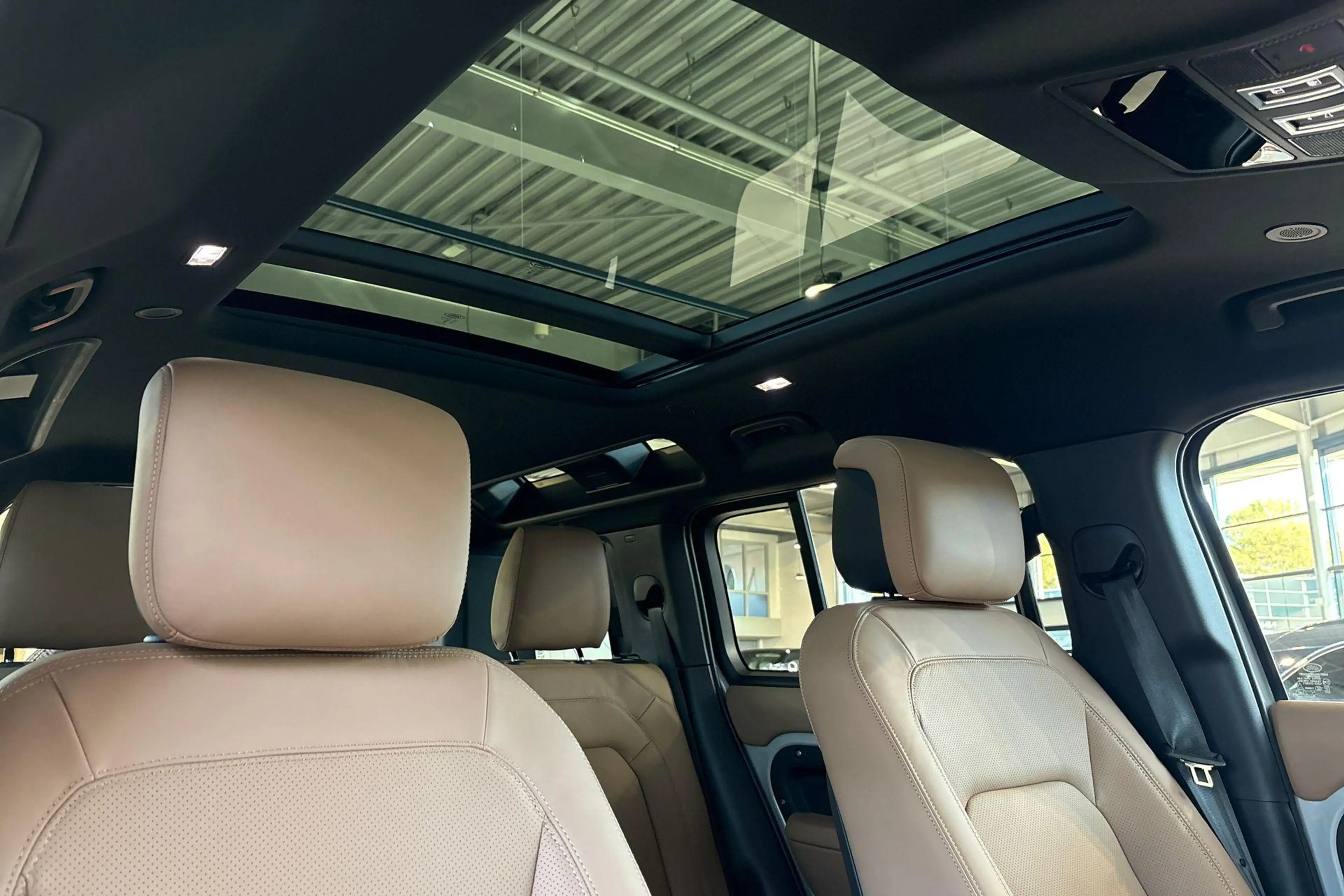 Land Rover Defender 110 P300e X-Dynamic HSE | TOW PACK | CLIMATE PACK — photo 14