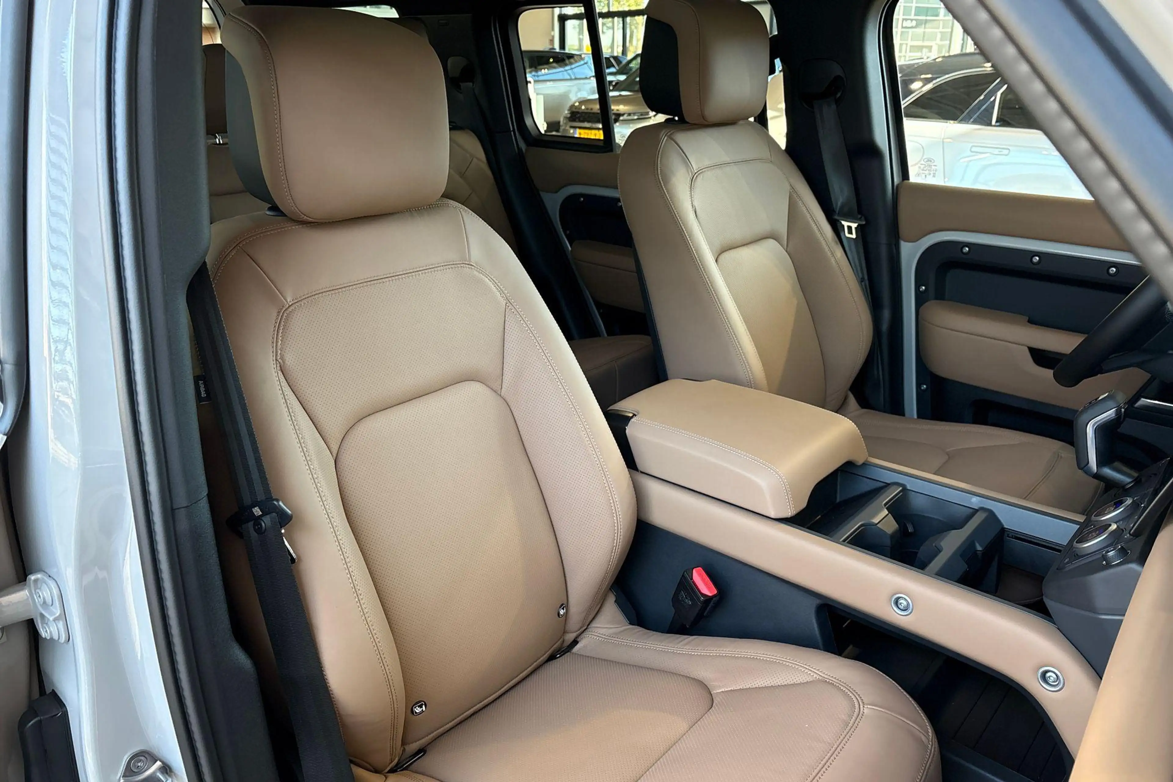 Land Rover Defender 110 P300e X-Dynamic HSE | TOW PACK | CLIMATE PACK — photo 10